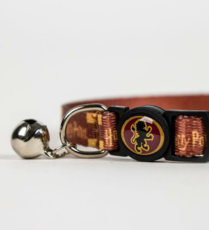 Harry Potter cat collar with Harry Potter branding, featuring a black strap and magical-themed design for feline accessories.