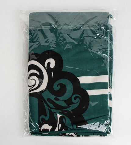 Green Harry Potter-themed beach towel with house crest design, ideal for bath or home use.