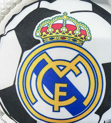 Real Madrid C.F. themed frisbee for dogs, 22cm diameter, featuring team logo on durable plastic surface.