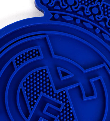 Blue dog feeding bowl from Real Madrid C.F., 28x15x1.5 cm, made of durable plastic, designed for dogs, featuring Real Madrid branding.