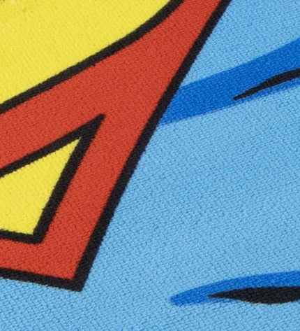 Superman blue beach towel, 70x140 cm, featuring Superman logo, ideal for bathroom or pool use.