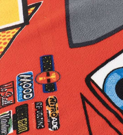 Cars Rood strandhanddoek, 70 x 140 cm, featuring a red Cars design, ideal for bathing or beach use, soft and absorbent fabric.