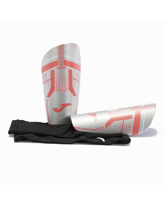 Joma Sport Voetbal Beenbeschermers J-Pro in grijs, padded shin guards for soccer, designed for sport and outdoor use.