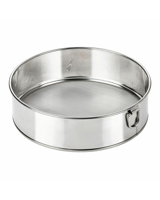 Stainless steel sieve Tescoma Delicia, 18 cm diameter, used for baking and cooking in the kitchen.