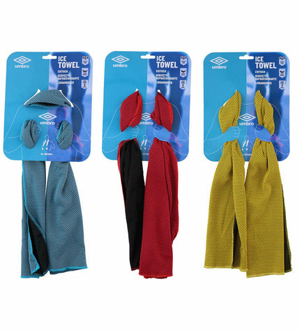Umbro handdoek for sport and outdoor activities, featuring the Umbro logo, in a vibrant, soft fabric suitable for camping and hiking.