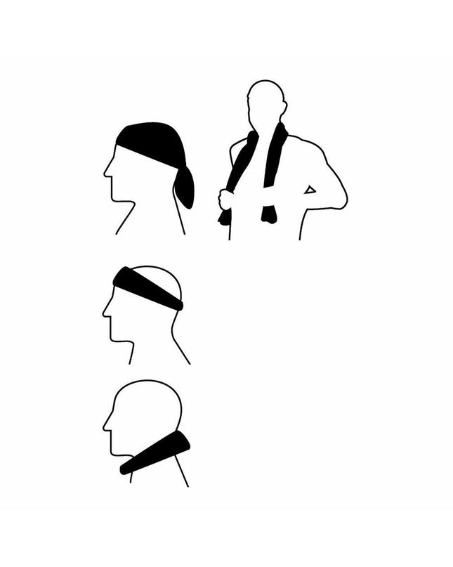 Umbro sport and outdoor handdoek, ideal for camping and hiking, with a durable fabric and Umbro branding.