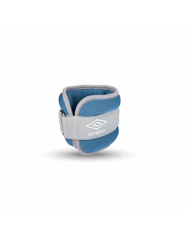 Pair of Umbro 500g blue Enkelgewichten for fitness and outdoor workouts, showing two lightweight weights with handles.