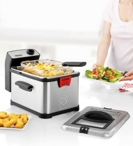 Princess frituurmachine with 3L capacity, black and silver compact electric deep fryer for home cooking.