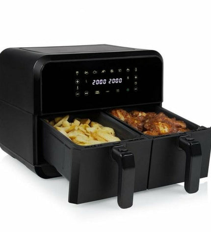 Princess luchtfriteuse in zwart with digital display and control buttons, 2400W compact electric air fryer for home cooking.