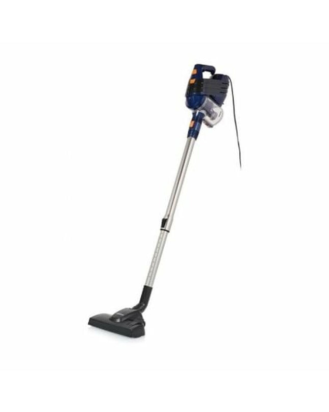 Tristar SZ-2318 steel stofzuiger with 600W power, shown upright with vacuum hose and attachments for home cleaning.
