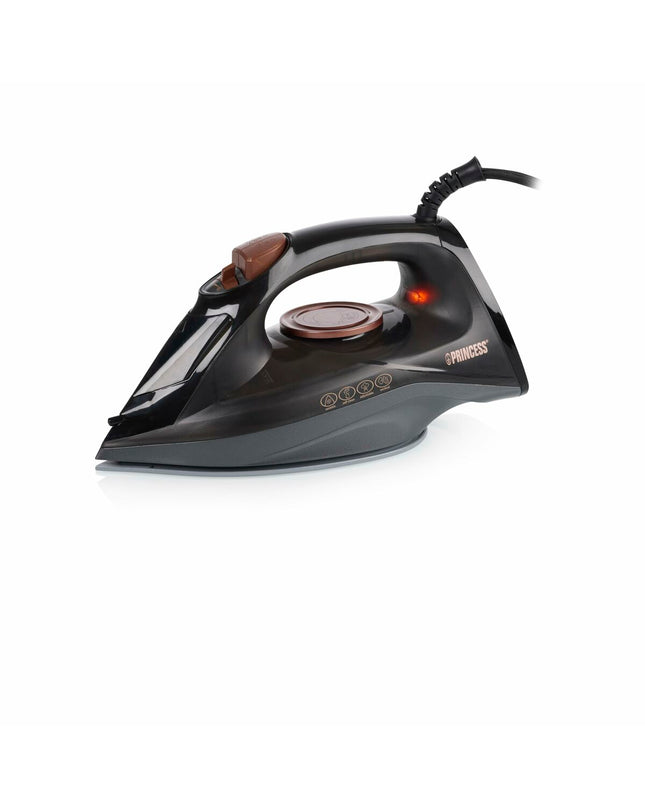 Princess Stoomijzer 01.322890.01.001 in zwart with 2600W power, shown with ceramic soleplate and ergonomic handle.