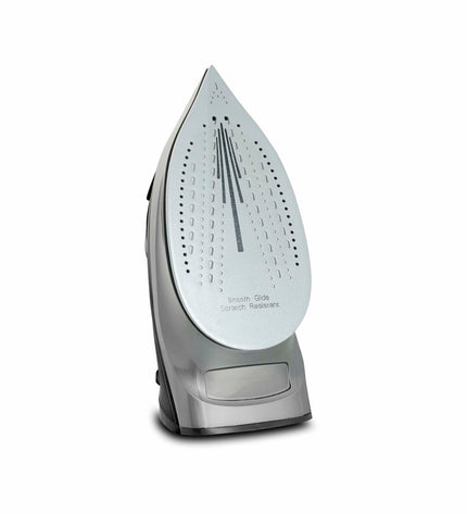 Princess Stoomijzer 01.322890.01.001 black steam iron with 2600W, shown on a kitchen countertop, ready for use.