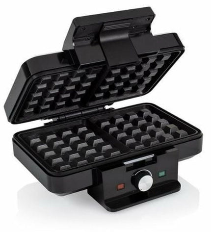 Tristar WF-1165 black waffle maker with 1000W power, compact kitchen appliance for making waffles.