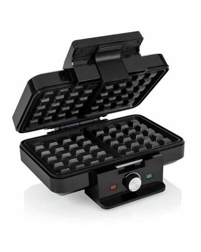 Tristar WF-1165 black waffle maker with 1000W power, compact kitchen appliance for making waffles.