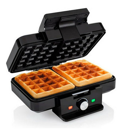 Tristar WF-1165 black waffle maker with 1000W power, compact kitchen appliance for making waffles at home.