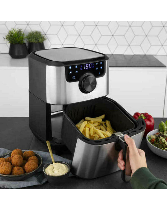 Princess luchtfriteuse in zwart en zilverkleur, 4.5L capaciteit en 1500W vermogen, compact keukenapparaat voor het bakken en frituren.