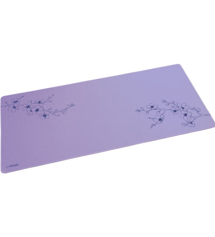 Trust gaming mat in purple, designed for plug-and-play game consoles, with a smooth surface for gaming comfort.