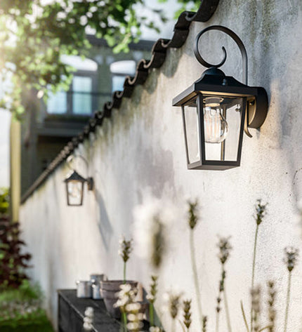Philips outdoor black aluminium garden wall lamp with 60W E27 bulb, decorative outdoor lighting for garden or patio.