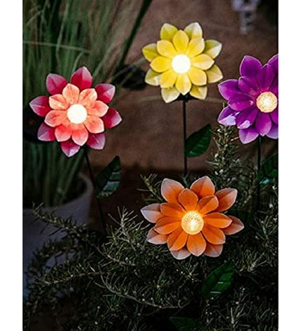 Lumineo Zonlicht Lumineo outdoor garden decor with flower-shaped design, measuring 11 x 6 x 49.5 cm, for outdoor decoration.