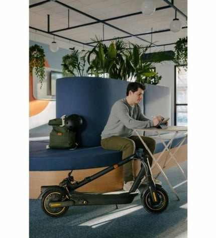 Segway MAX G2 electric scooter in gray with 900W motor, designed for urban mobility and outdoor sports.