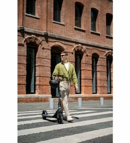 Segway E2 Plus II black electric scooter with 500W motor, designed for urban mobility and outdoor sports.