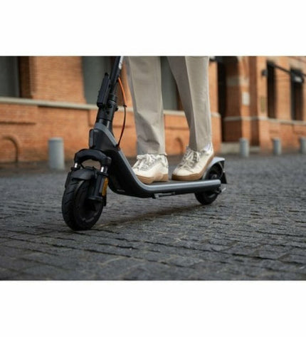Segway E2 Plus II electric scooter in black with 500W motor, suitable for urban mobility and outdoor sports.
