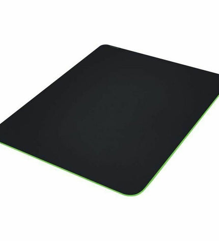 Razer gaming mat Zwart for plug and play gaming consoles, featuring a sleek black design and smooth surface for optimal gameplay.