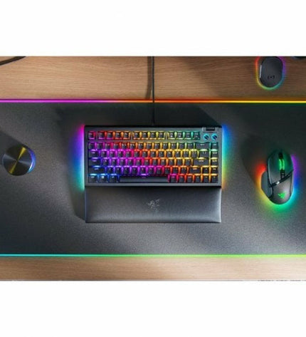 Razer BlackWidow V4 gaming headset with microphone, electronic plug-and-play for game consoles, black with adjustable headband