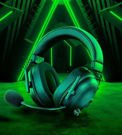 Razer RZ04-04960100-R3M1 gaming headset with microphone, plug-and-play design for consoles, black with adjustable headband.