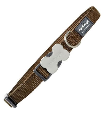 Red Dingo dog collar in brown with adjustable length, 2.5 cm wide, designed for dogs, shown on a leash with a metal buckle.