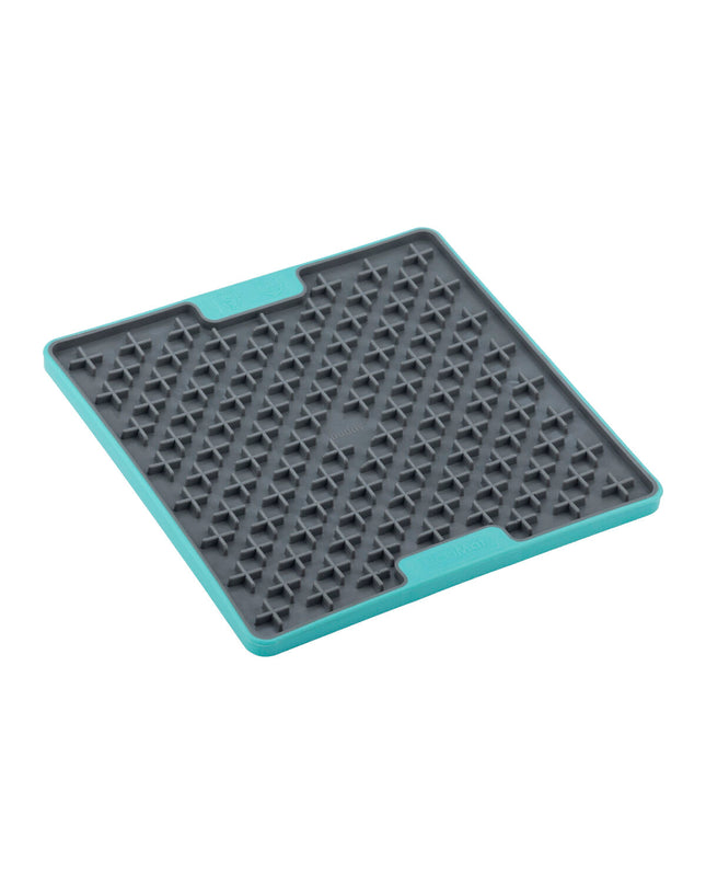 Turkoois Lickimat dog feeding tray made of polypropylene and TPR, designed for dogs to lick and enjoy treats.