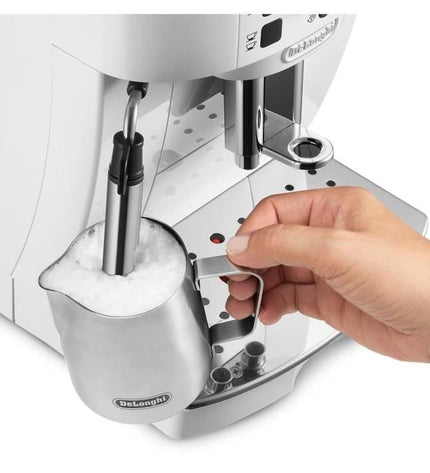 Espressomachine met bonenmaler - De'Longhi Magnifica S ECAM22.110.W - 1,8 L - 250 g - 15 bar - 1450 W - zilver en zwart