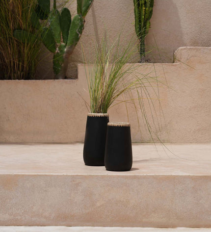 The Sneaky Vase - Black Natural - L