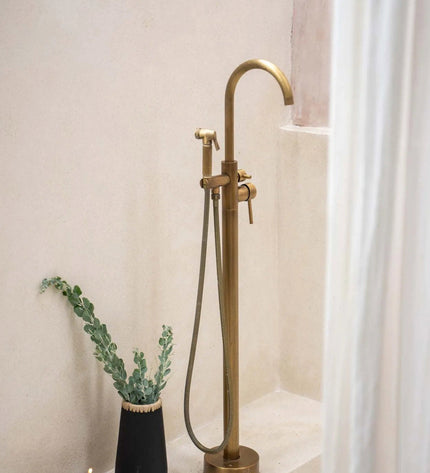 The Sneaky Vase - Black Natural - M