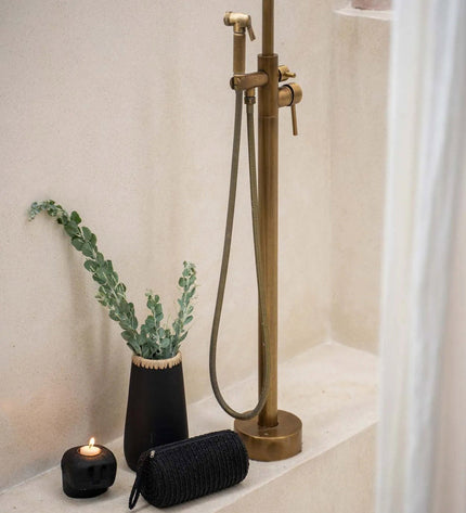 The Sneaky Vase - Black Natural - S