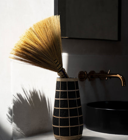 The Cutie Vase - Black Natural - L