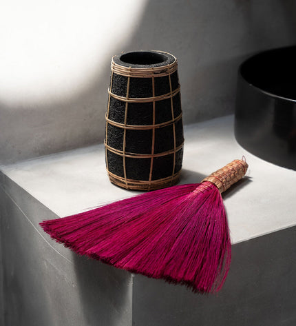 The Cutie Vase - Black Natural - S