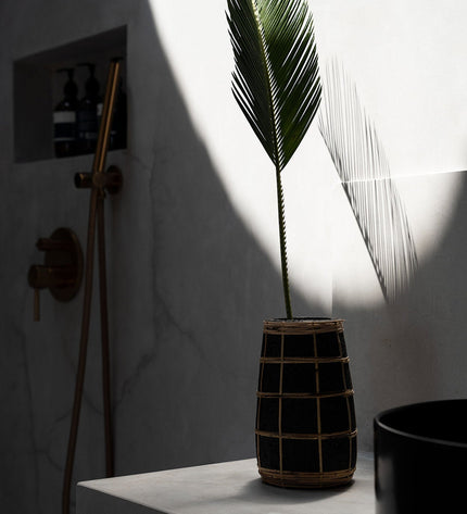 The Cutie Vase - Black Natural - S