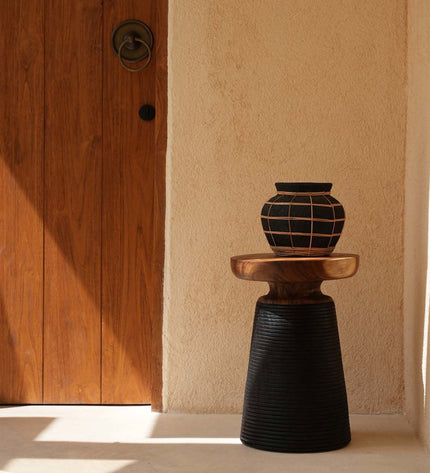 The Belly Vase - Black Natural - M