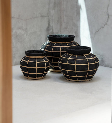 The Belly Vase - Black Natural - S