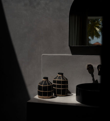 The Whoopy Vase - Black Natural - M