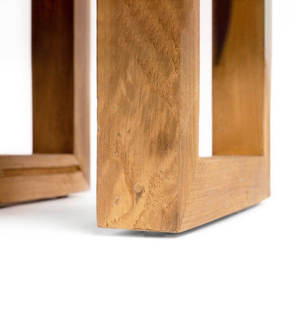 De bijzettafel van gerecycled teakhout - naturel