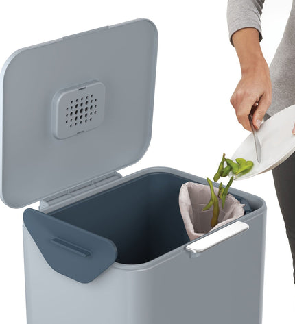 Totem Max 60-liter Trash Can Editions Sky