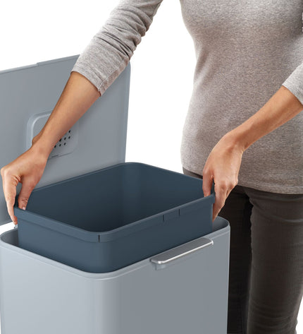 Totem Max 60-liter Trash Can Editions Sky