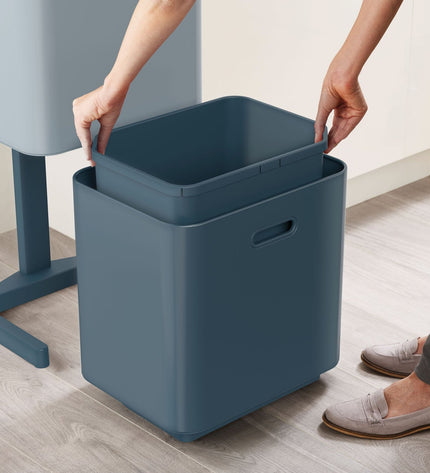 Totem Max 60-liter Trash Can Editions Sky