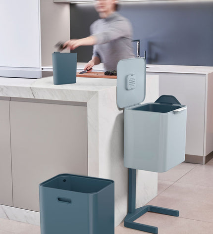 Totem Max 60-liter Trash Can Editions Sky