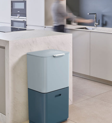 Totem Max 60-liter Trash Can Editions Sky
