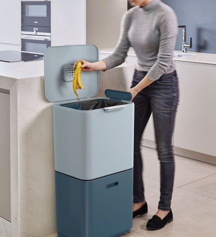 Totem Max 60-liter Trash Can Editions Sky