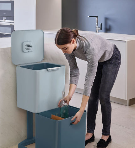 Totem Max 60-liter Trash Can Editions Sky