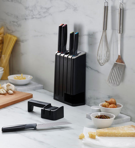 Elevate knife block with 5 knives